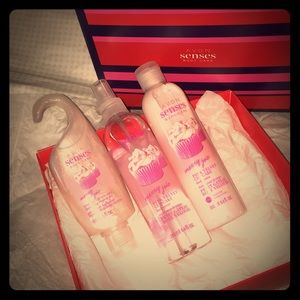 SALE🛍❗️Avon Pink Cupcake Set